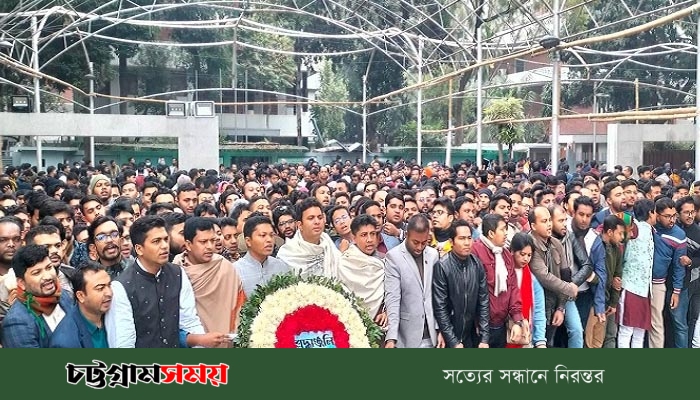 প্রতিষ্ঠাবার্ষিকীতে বঙ্গবন্ধুর প্রতিকৃতিতে ছাত্রলীগের শ্রদ্ধা