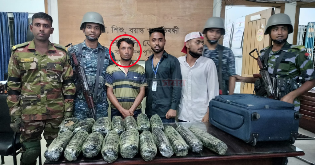 শিক্ষার্থীরা ও নৌ-বাহিনীর কর্মকর্তারাসহ আটক ব্যক্তি এবং মালামাল আকবর শাহ থানায় হস্তান্তর করেন