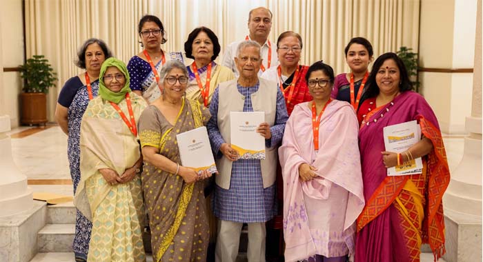 প্রধান উপদেষ্টার কাছে নারী বিষয়ক সংস্কার কমিশনের প্রতিবেদন জমা