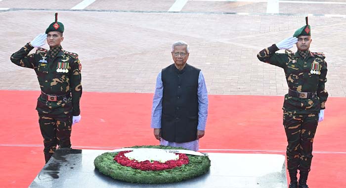 শহীদ বুদ্ধিজীবীদের প্রতি প্রধান উপদেষ্টার শ্রদ্ধা নিবেদন