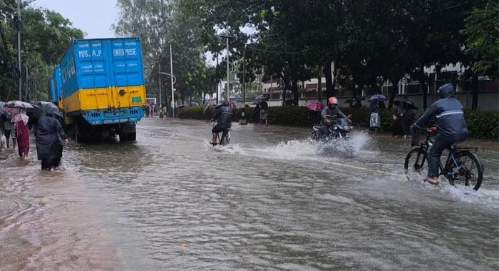 ২৪ ঘণ্টায় চট্টগ্রামে রেকর্ড ৩৮৬ মিলিমিটার বৃষ্টিপাত